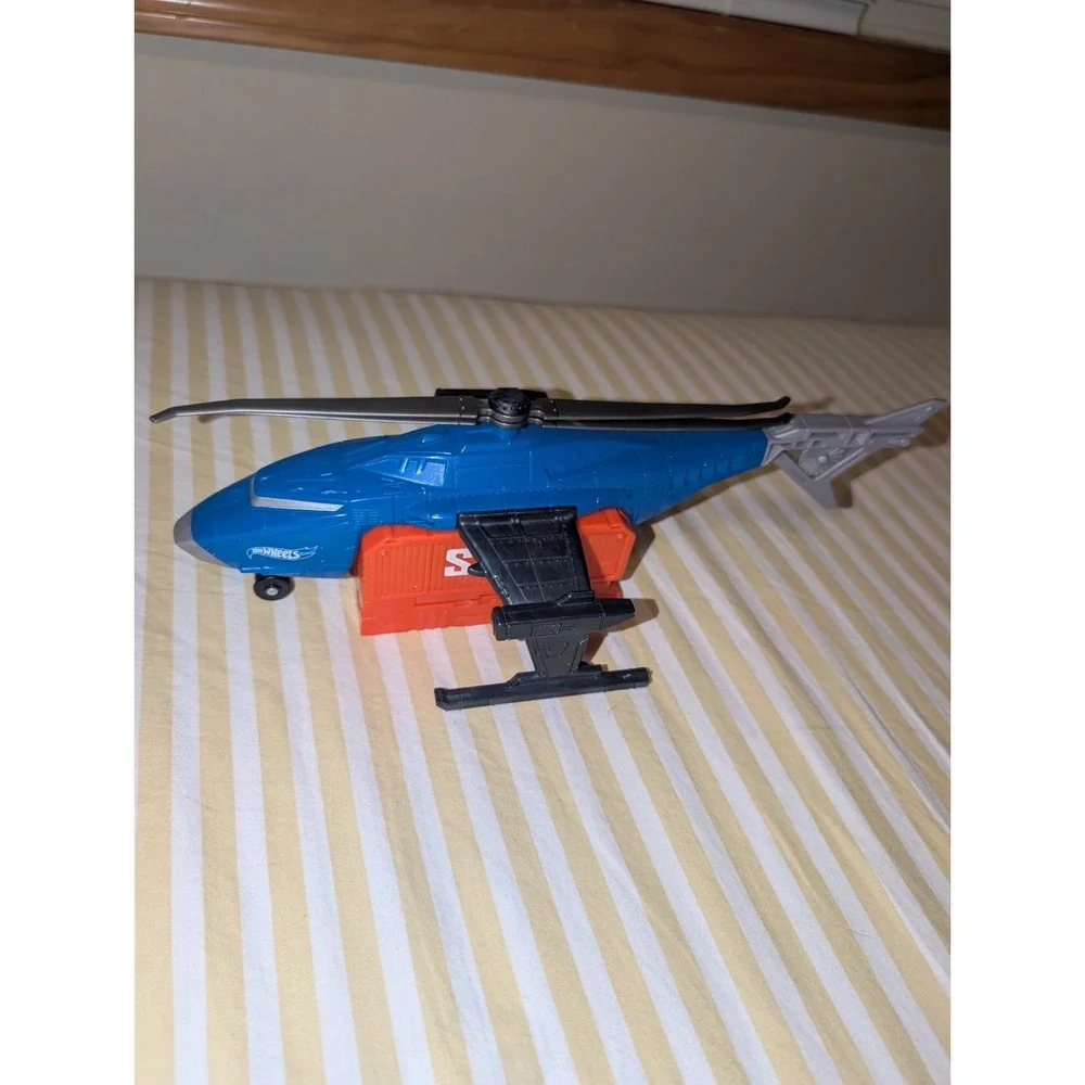 Hot Wheels Launch Into Action SUPER S.W.A.T. COPTER Vehicle Only by Mattel